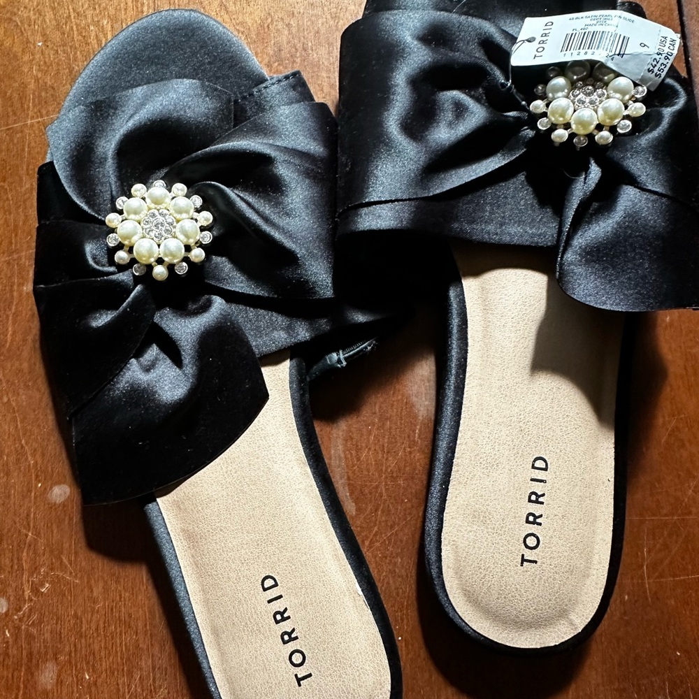 Torrid Black Satin Sandals with Pearl Detailawesome Torrid sandals. Can be cases